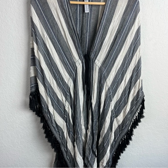 BCBGMaxAzria Stripe Beach Coverup Fringe - Picture 8 of 14